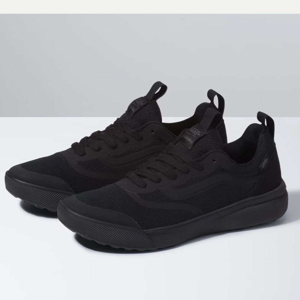 Big Boys sz 5.5- Black on Black VANS